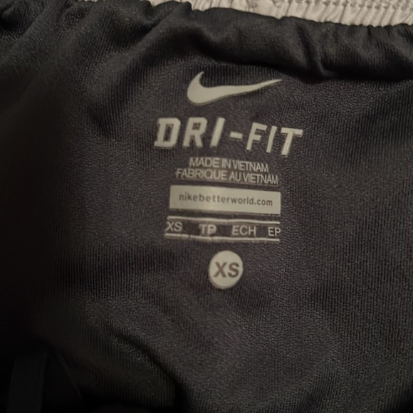 Nike shorts! Size xs - Picture 4 of 4